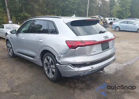 2022 Audi E-Tron Premium Quattro z USA, uszkodzony, nr VIN WA1AAAGE0NB045633